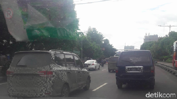 Bagian belakang mobil 