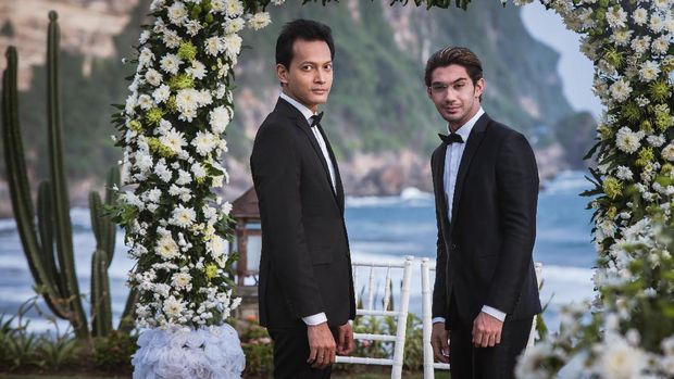 Reza Rahadian Wajah Baru 'Surga yang Tak Dirindukan 2'