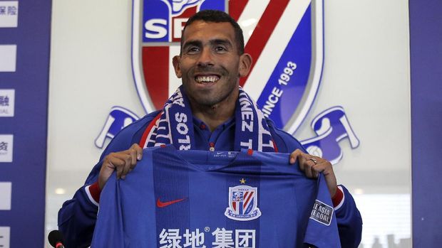 Carlos Tevez menjadi pemain termahal di Asia saat ini.