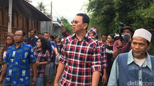 Ahok blusukan di Cipayung / 