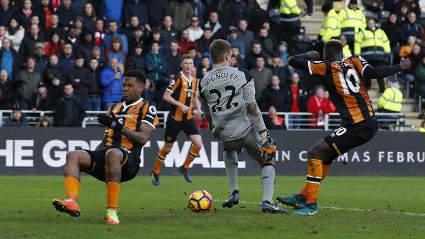 Hull City mencetak gol pertama melalui Alfred N'Diaye setelah Simon Mignolet blunder.