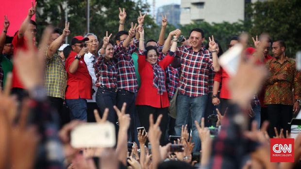 Megawati menghadiri #KonserGue2 untuk mendukung Basuki Tjahaja Purnama dan Djarot Saiful Hidayat di Senayan, Sabtu (4/2).