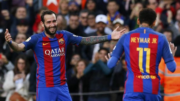 Penampilan Aleix Vidal (kiri) terus mendapat pujian Luis Enrique.