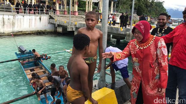 Jadi Jurkam di Pilgub Papua Barat, Risma Minta Warga Untuk Bangkit