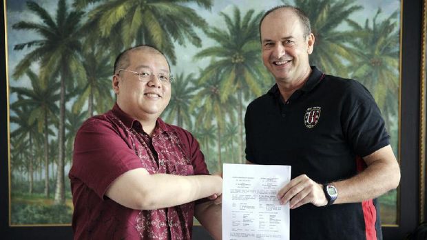 Hans-Peter Schaller gagal meneruskan pondasi yang dibangun Indra Sjafri.