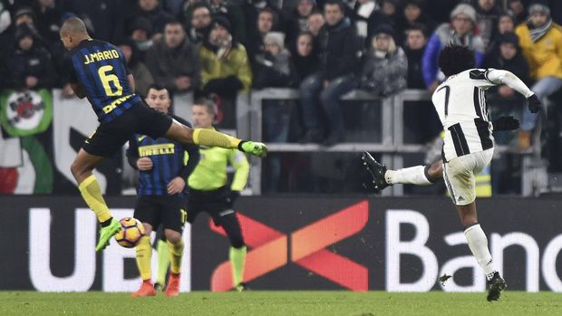Juan Cuadrado mencetak gol spektakuler lewat tendangan dari luar kotak penalti.