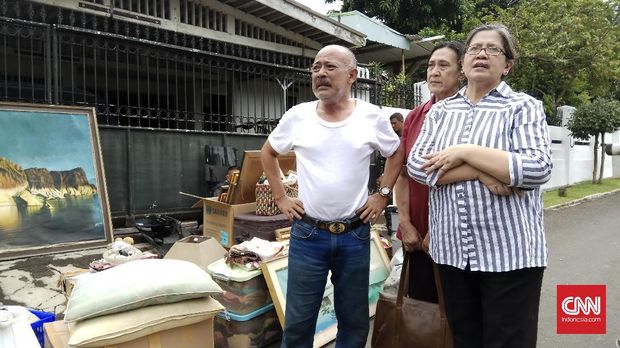 (Kodam Jaya melakukan penertiban rumah dinas di KPAD Cijantung II, Jakarta Timur, Selasa (7/2).