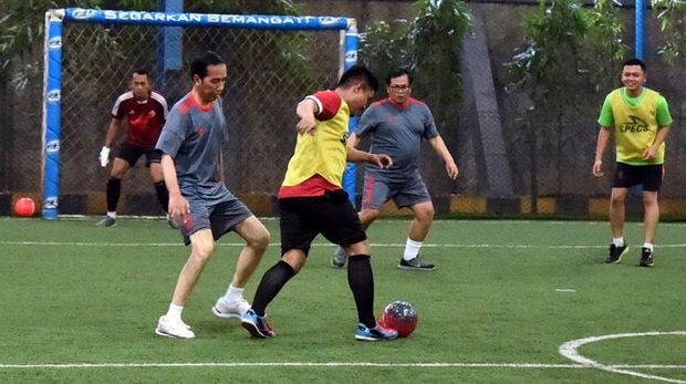Presiden Jokowi main futsal