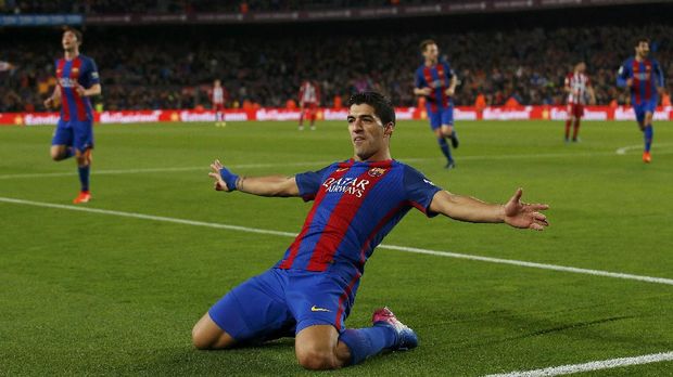Luis Suarez merayakan gol ke gawang Atletico Madrid untuk Barcelona.
