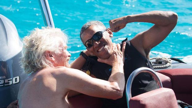 Tak Lagi Dijaga Ketat, Obama Bersenang-senang di Kepulauan