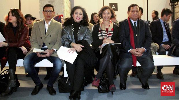 Kedua orang tua Didit Hediprasetyo, Prabowo Subianto dan Titiek Soeharto terlihat menyaksikan pertunjukkan putra semata wayang mereka di kursi depan.
