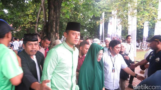 Agus Yudhoyono dan Sylviana hadiri istigasah ormas Islam DKI / 