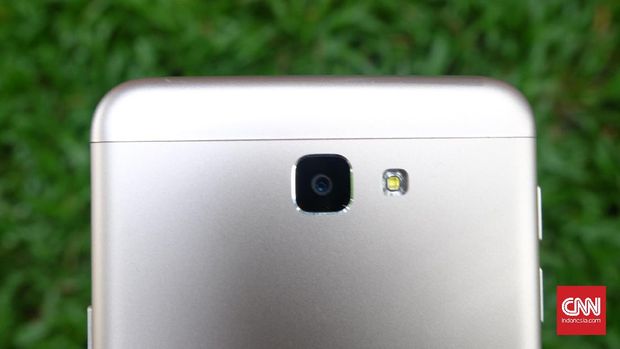 Galaxy J7 Prime, Trik 'Tambal Sulam' Khas Samsung