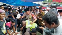 Kapolda Metro Jaya Sembelih Sapi dan Bantu Anak Yatim di Tangerang