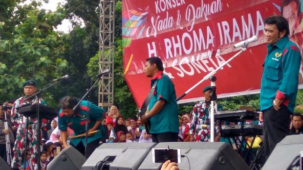 Rhoma mengajak warga mendukung Anies-Sandi lewat nada dan dakwah.