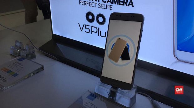 Vivo V5 Plus, Penguntit iPhone dengan Kamera Depan Berlebihan