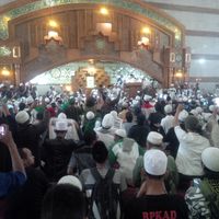 Suasana Masjid Pusdai Jabar saat Habib Rizieq bertausyiah, Senin (13/2).