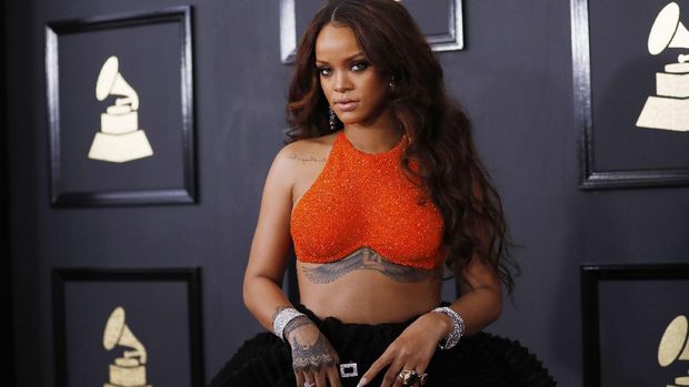 Rihanna pernah menjanjikan konser, namun dengan alasan 'travel warning', konser itu batal.