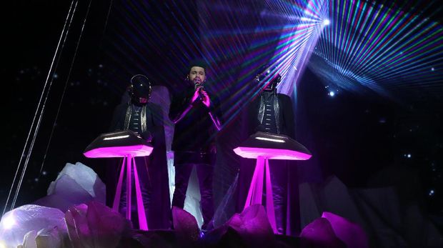 The Weeknd dan Daft Punk duet di Grammy Awards.