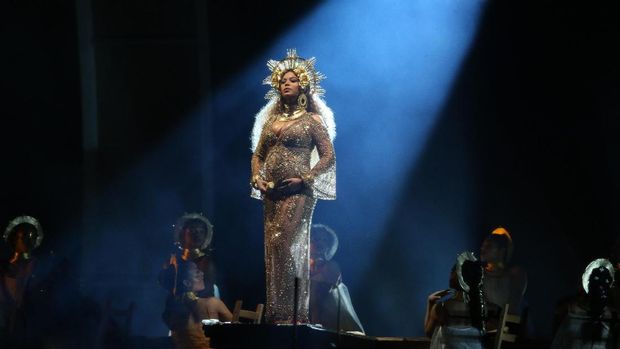 Beyonce tampil dengan memukau.