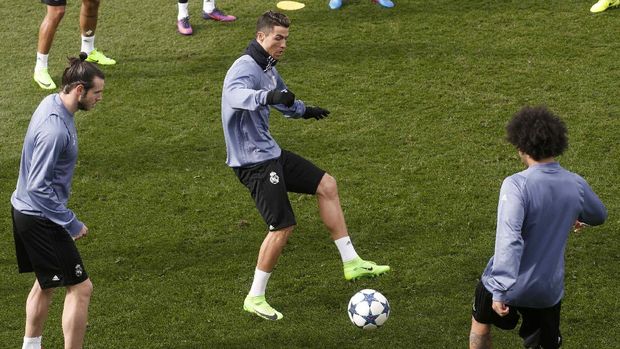 Gareth Bale (kiri) sudah menjalani latihan bersama skuat Real Madrid.