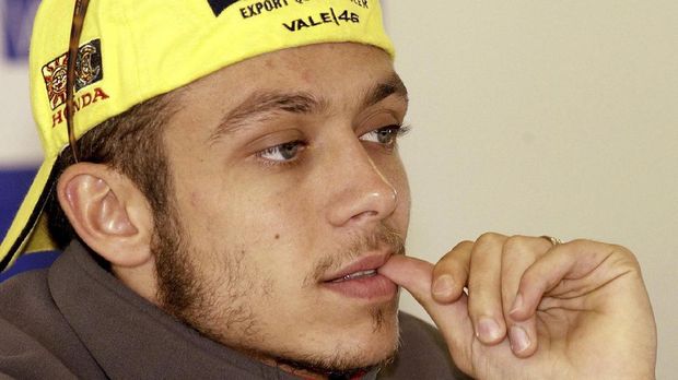 Valentino Rossi sempat merasakan frustrasi karena teror bom pada 2002. Keluarganya pun panik.