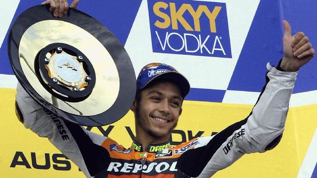 Valentino Rossi merebut gelar juara dunia MotoGP 2002 bersama Repsol Honda.