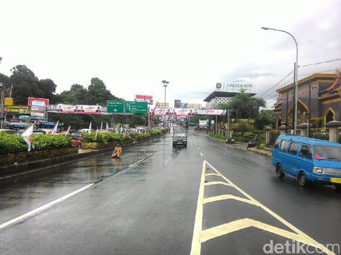 Pria ini Bikin Heboh Puncak, Pura-pura Pingsan dan Kejang di Jalan