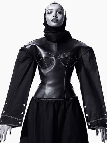 Foto: Ini Halima, Model Berhijab yang Tampil di Fashion Show Kanye West