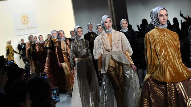 Anniesa Hasibuan, antara First Travel dan Karier Desainer
