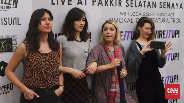 Warpaint, kuartet indie rock asal California, Amerika Serikat memilih Jakarta sebagai satu-satunya kota yang dikunjungi dalam tur dunia mereka.