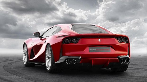 Mobil Tercepat Ferrari 812 Superfast Siap Diungkap