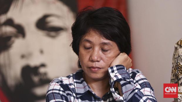 Istri Almarhum Munir Suciwati saat konferensi pers di Jakarta, Sabtu (18/2).