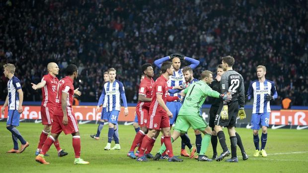 Pertandingan Hertha Berlin melawan Bayern Munich sempat memanas di pengujung laga.