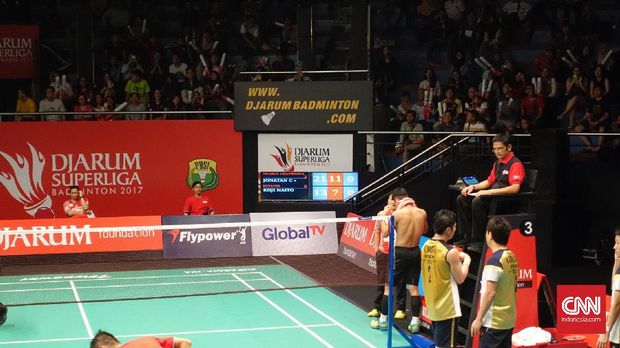 Jonatan Christie kerap mengundang histeria penonton kala dirinya mengganti kaus.