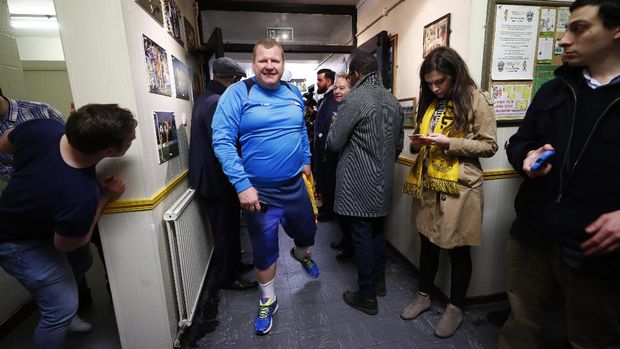 Wayne Shaw memiliki berat badan hingga 149 kilogram.