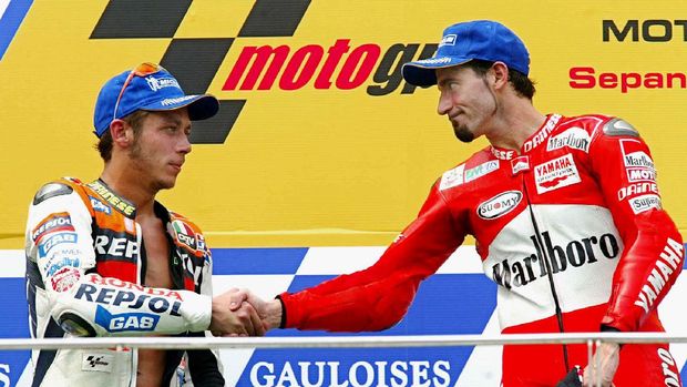 Max Biaggi dan Valentino Rossi mantan rival di ajang MotoGP.