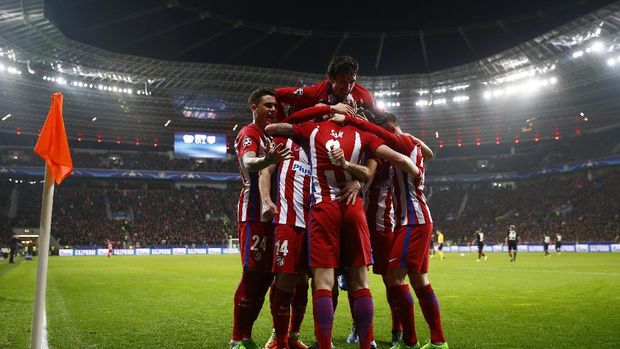 Para pemain Atletico Madrid merayakan gol ke gawang Bayer Leverkusen. 
