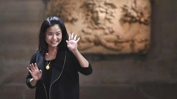 Guo Pei mempersembahkan koleksi haute couture terbarunya bagi Kota Paris. Dia berharap, koleksinya akan abadi dan bisa jadi legenda.