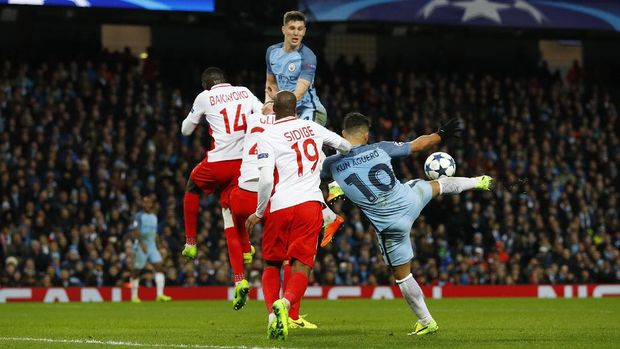 Sergio Aguero mencetak dua gol ke gawang AS Monaco di Liga Champions.