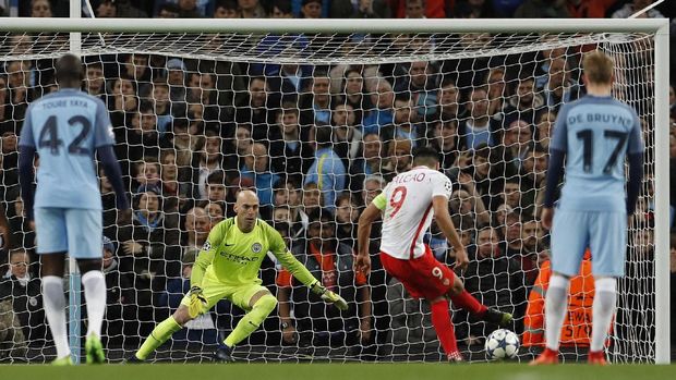 Radamel Falcao gagal menciptakan hattrick setelah penaltinya ditahan Willy Caballero.