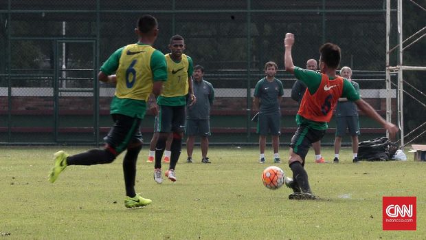 Selama tiga hari, para pemain mengikuti latihan sekaligus seleksi tahap pertama di Karawaci, Tangerang. 