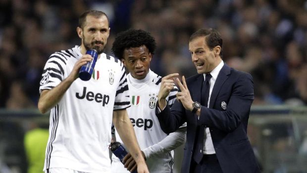 Massimiliano Allegri pernah membatalkan pernikahanya hanya dua hari sebelum pertandingan timnya pada 1992. 