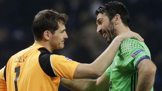 Iker Casillas (kiri) dan Gianluigi Buffon untuk kali ke-17 bertemu.