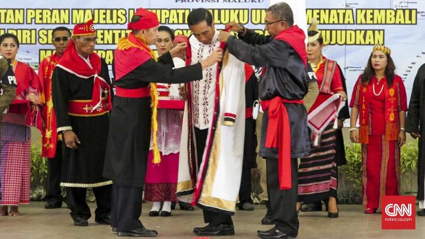 Jokowi Dapat Anugerah Adat Kehormatan Maluku