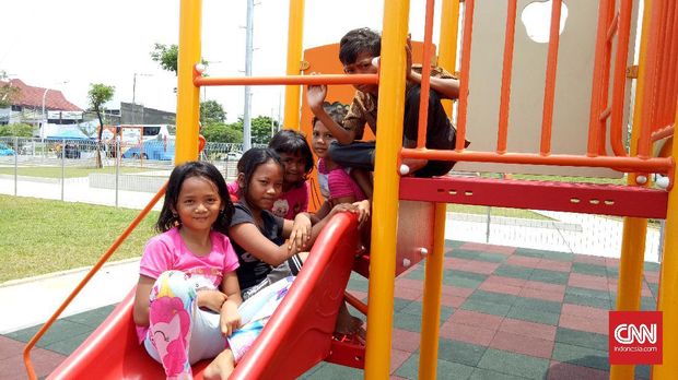 RPTRA Kalijodo lebih berfungsi sosial yaitu sebagai ruang publik agar warga di sekitar, terutama anak-anak dan ibunya, dapat berkegiatan bersama.