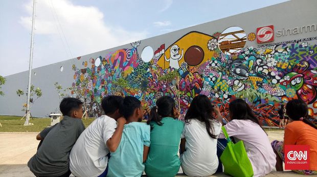 Anak-anak yang bermain di Taman Kalijodo.