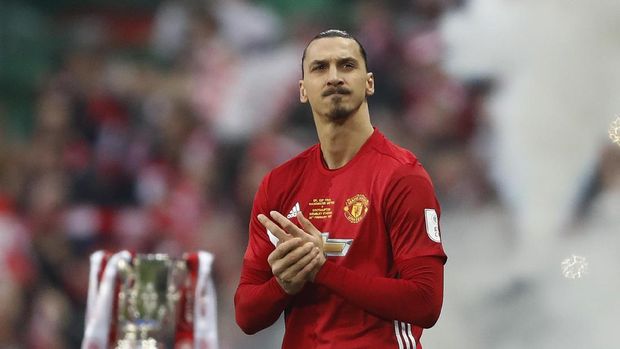 Zlatan Ibrahimovic belum puas meski baru saja merengkuh trofi Piala Liga Inggris.