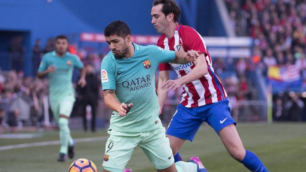 Luis Suarez masih kesulitan menembus pertahanan Atletico Madrid.