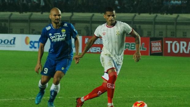 Sergio van Dijk hanya tampil di awal musim dan terkena cedera panjang setelah itu.